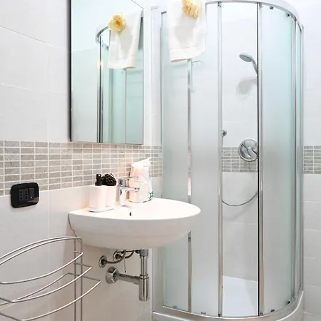 2- Starlight Flat アパート